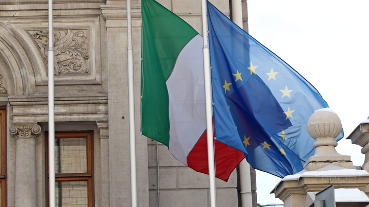 Италия высылает двух российских дипломатов